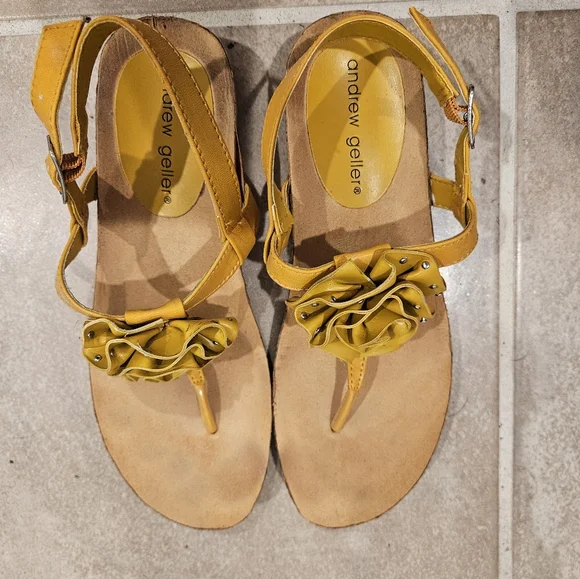 Yellow sandals - Picture 2 of 2
